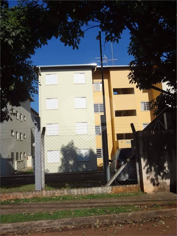 Apartamento no Condomínio Residencial Ipê I .