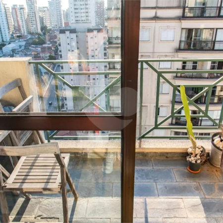 Apartamento à venda na Vila Mariana, 63 m², 2 dormitórios sendo 1 suíte, sacada, 2 vagas