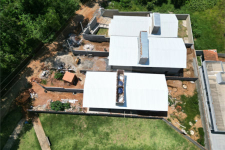 Casa em Atibaia com 3 dormitórios, quintal nos fundos, excelente localização, aceita financiamento bancário