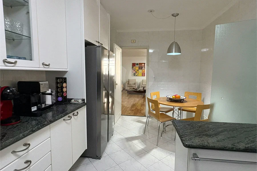Apartamento Amplo e Mobiliado, 3 Dormitórios, 2 Vagas, Próximo à Paulista