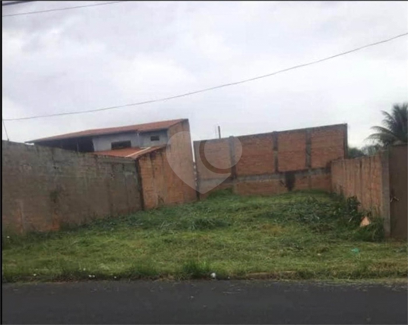 Terreno para venda, dispondo de 250,00 m² de área total, localizado na cidade de Araraquara/SP.