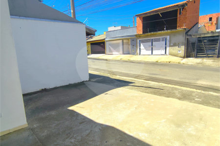 Imóvel disponível para venda com excelente localização e grande potencia, tambèm gerando uma renda passiva todos meses com contrato de aluguel ativo. Salão Comercial Perfeito para quem busca conforto, praticidade e um ótimo investimento