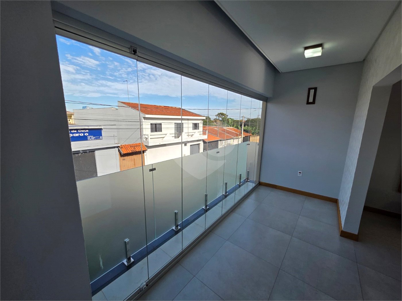 Sobrado 3 quartos 1 suíte e área de lazer