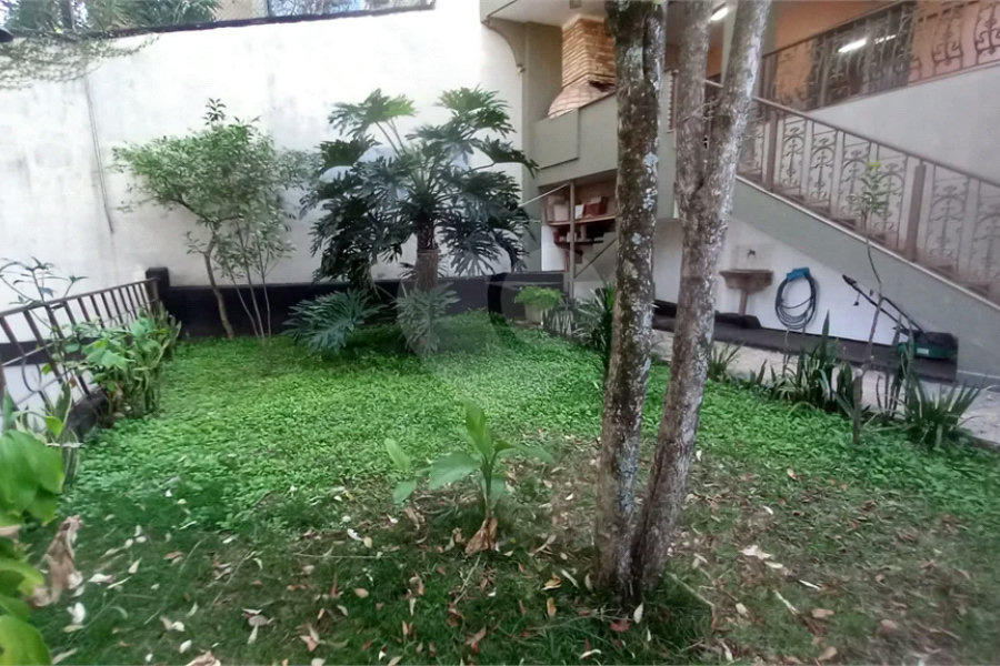 Sobrado no Tremembé com 5 dormitórios, 3 suites com hydro, closed, e varanda, sala ampla , com varanda,, quintal, 6 vagas! Abaixo da avaliação.