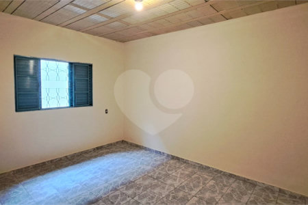 Casa ampla em bairro tranquilo – excelente oportunidade para morar ou investir!