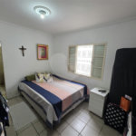 Casa térrea à venda no Douradinho com 2 quartos e edícula com mais dois quartos e 2 banheiros.