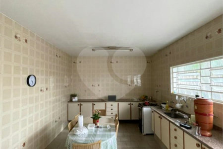 Casa térrea para venda no bairro Vila Xavier em Araraquara/SP.