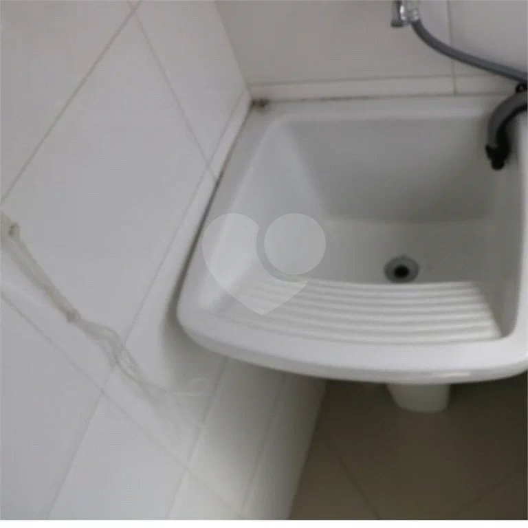 Apto na Mooca de 76m², com 2 dorms, 1 vaga, 1 suíte. Estuda permuta.