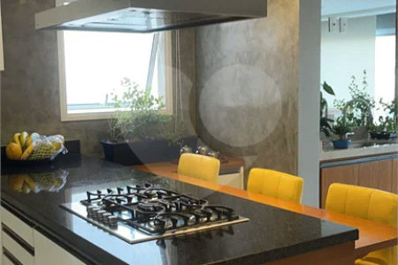 Apartamento na Mooca com 204 m² com vista maravilhosa, sendo 3 suítes e 4vagas.