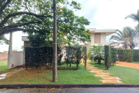 Excelente sobrado a venda no Condomínio Parque Sabará.