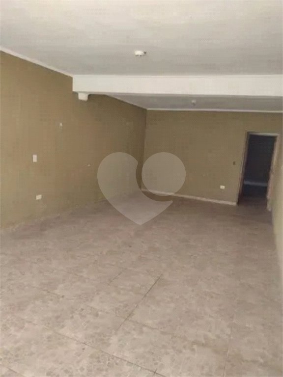 Sobrado à venda em Santo André , com 179m² , 2 dormitórios , sendo 1 suíte e 5 vagas.