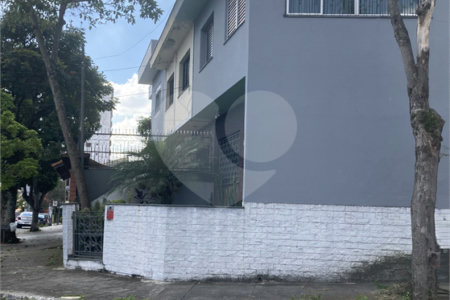 Casa com 4 dormitórios na Saúde.