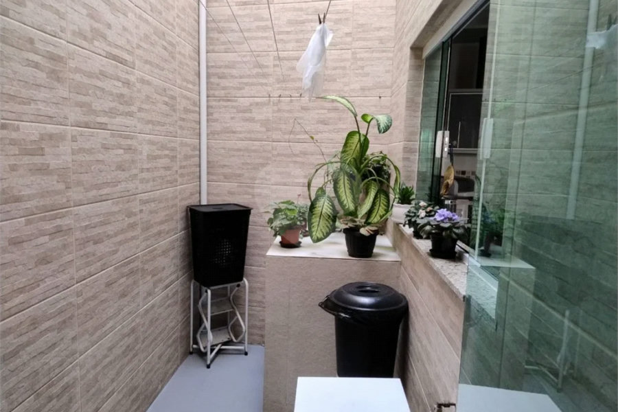 Vende-se Sobrado com 2 Suítes em Condomínio Fechado – Vila Ré