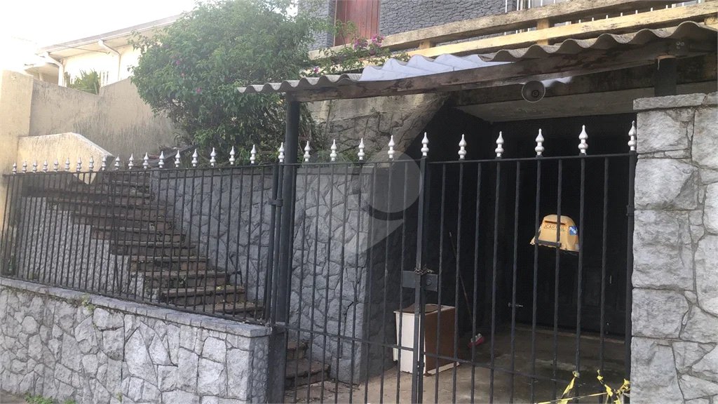 Casa Comercial ou Residencial, Edícula e área de serviço, 3 quartos, sala Ampla, 2 Vagas, 2 quintais, perto do Metrô Tucuruvi-SP