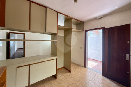 Sobrado à venda com 3 quartos, sendo 1 suíte, em Campo Belo, São Paulo, SP