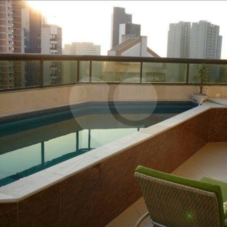 APARTAMENTO UM POR ANDAR!