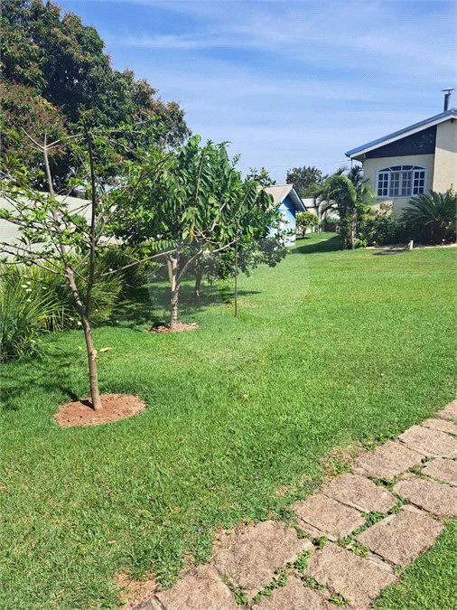 Casa Ampla com 5 Dormitórios, Piscina e Lazer Completo em Terreno de 1.260 m²