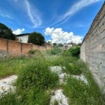 Terreno residencial com vocação comercial à venda no bairro Jaraguá. - 300 m² - 10x30 + acesso a área verde (50 m²)