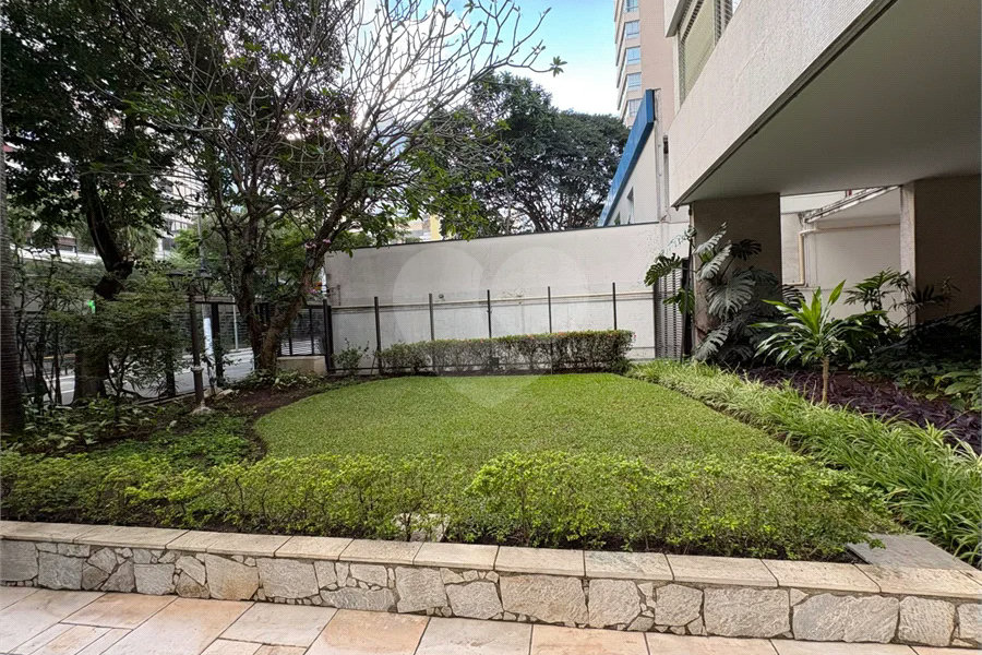 Apartamento Amplo e Mobiliado, 3 Dormitórios, 2 Vagas, Próximo à Paulista