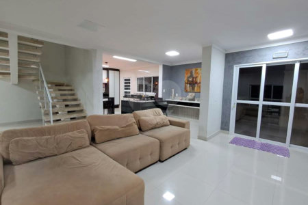 Casa de Alto Padrão à Venda e Locação - Condomínio Vila Verde