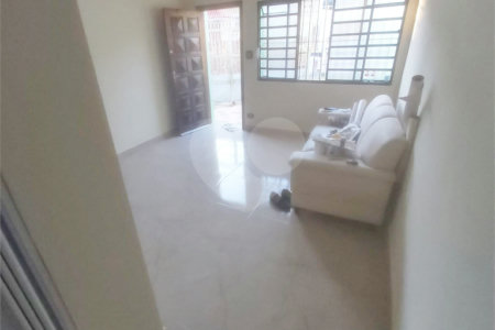 Sobrado Reformado na Saúde - 2 Quartos/1 Vaga de garagem.