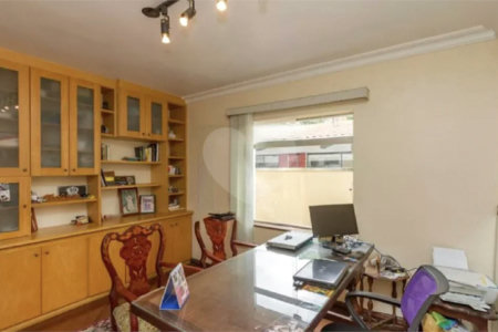 Sobrado à Venda e Locação no Campo Belo | 700 m² de Área Construída | 7 Dormitórios | 3 Suítes | 5 Vagas