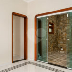 Casa à venda com 6 dormitórios, 3 suítes, piscina, área gourmet, hidromassagem, lareira, varanda e 6 vagas de garagem. Conforto e lazer para toda a família!
