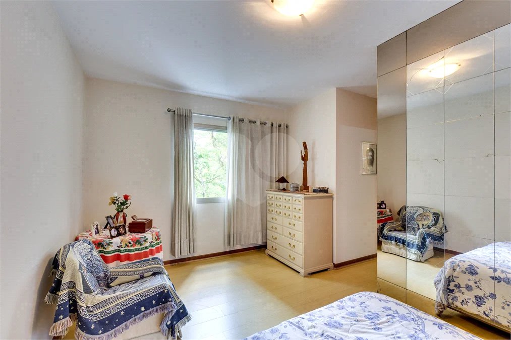 Apartamento à venda com 4 quartos, sendo 1 suíte, em Jardim Marajoara, São Paulo, SP