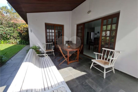 Sobrado à venda com 4 quartos, sendo 1 suíte, em Granja Julieta, São Paulo, SP