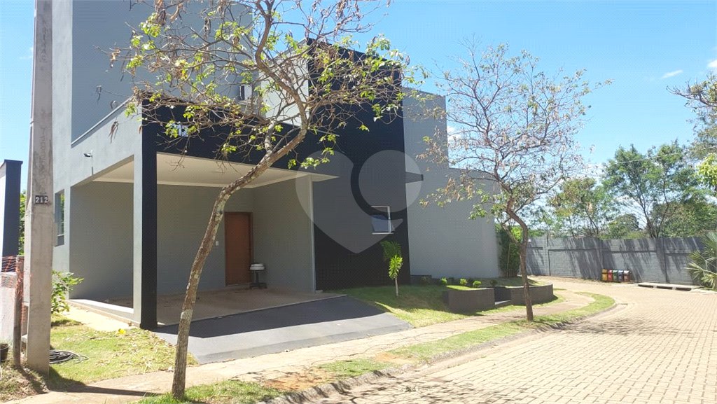 Casa com 3 Dorms, sendo 1 Suíte no Condomínio Reserva Aquarela