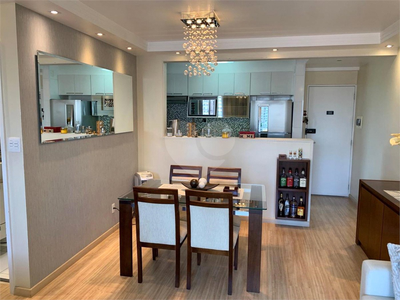 Apartamento de 70m2 com 3 dorms, 2 banheiros, 1 suíte, 1 vaga. Estuda permuta.
