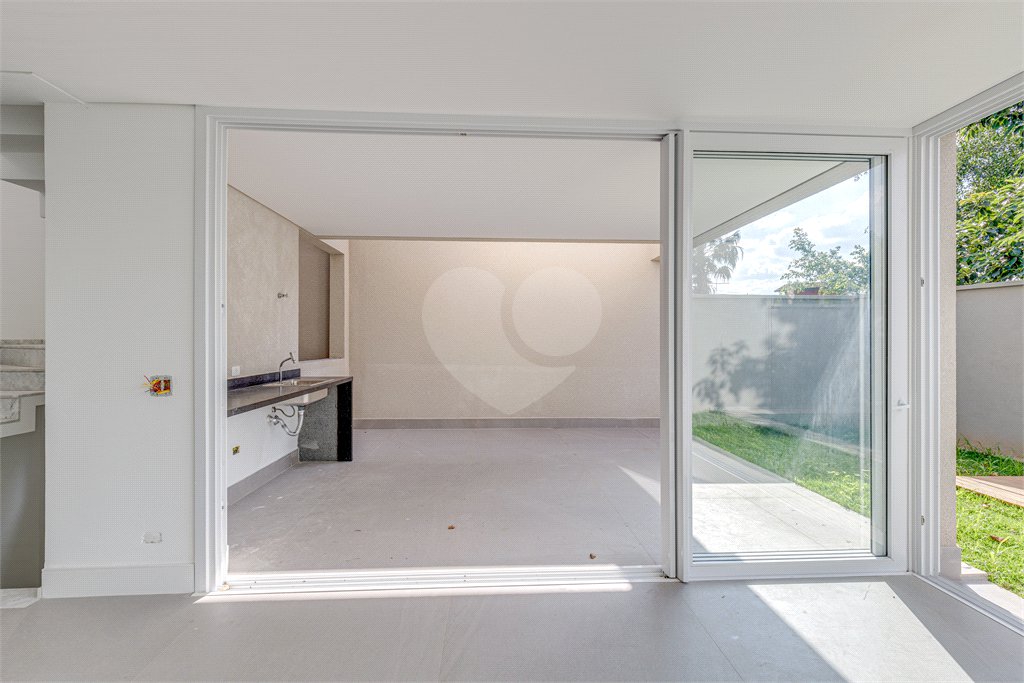 Casa à venda com 4 suítes no condomínio Vila Arese, São Paulo - SP