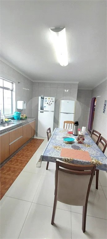 Sobrado espaçoso em São Miguel Paulista com 5 dormitórios e 5 vagas.