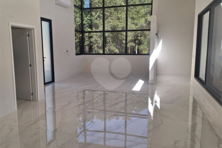 Casa a venda com 04 suítes área gourmet e 6 vagas para autos em condominio fechado Atibaia