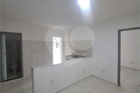 SOBRADO TIPO APARTAMENTO COM 1 QUARTO PARA LOCAÇÃO 38m² - SANTÍSSIMO