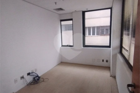 Sala comercial para locação no Jardim Paulista, 90 m², 2 garagens