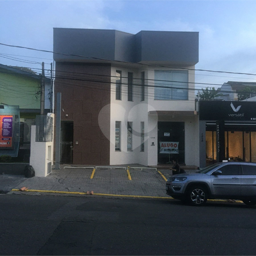 Sala Comercial na Prestigiada Alameda Lucas Nogueira Garcez