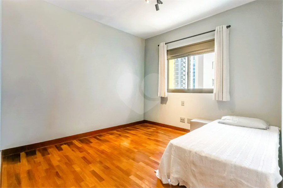 Vila Clementino - Apartamento reformado | 186 m² | 3 suítes | 3 vagas livres
