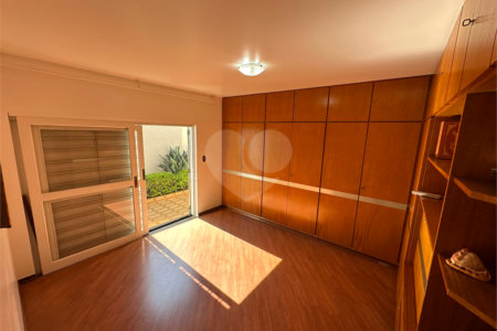 Casa à Venda no Bosque da Saúde com 271m², 3 Dormitórios, 1 Suíte e 4 Vagas
