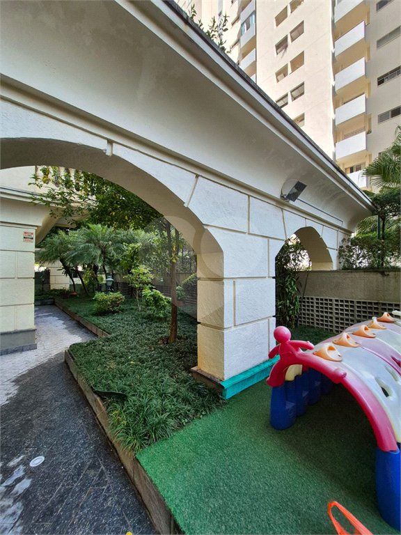 Apartamento para venda em Moema com 2 quartos, sendo 1 suíte, 1 vaga, 62 m²