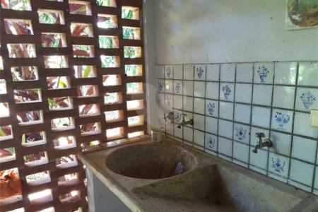 Casa térrea com piscina para venda no Parque Santa Marta