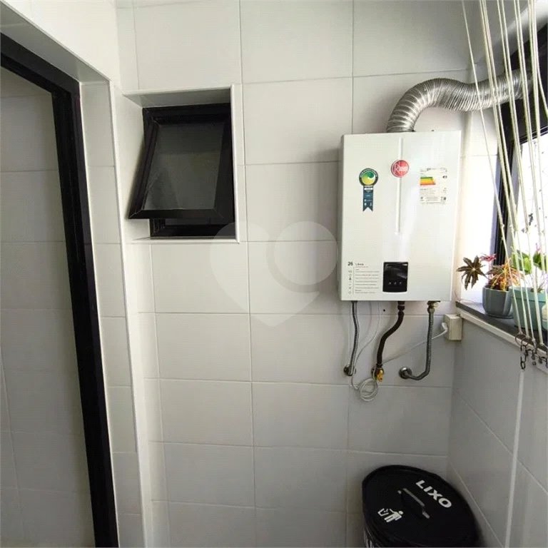 Apartamento de 60m2 na Saúde com 2 dorms, 1 suíte, 2 banheiros, 2 vagas. Estuda permuta.