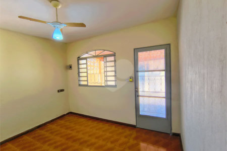 Casa Térrea para Venda – Bairro Vila Avaí, Indaiatuba - com 02 quartos- 01 banheiro-sala -cozinha-quintal e garagem 0 1carro