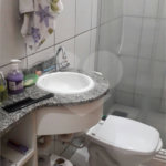 Casa térrea com 3 dormitórios, sendo 1 suíte.
