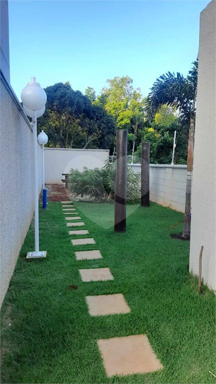 Apartamento à venda no condomínio Parque das Acácias.