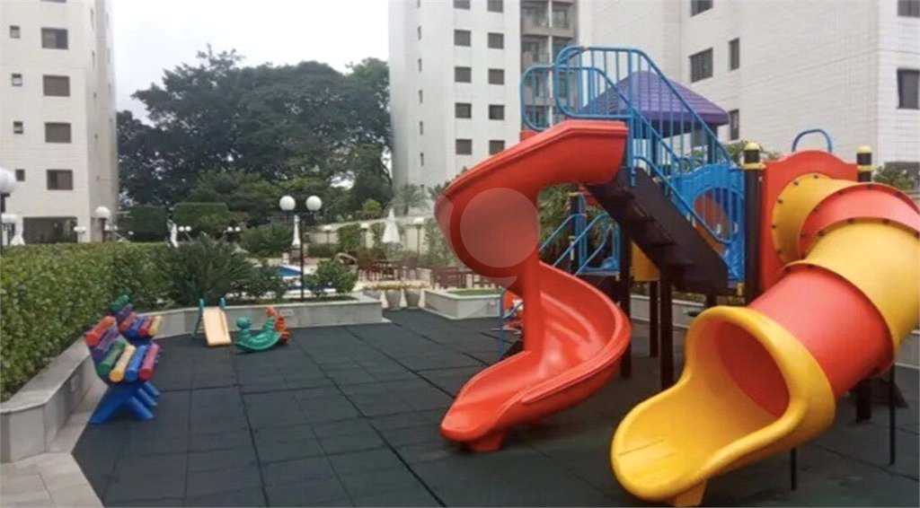 Cobertura com 130m², 3 quartos, sendo 2 suítes, 2 garagens, à venda no Jardim Marajoara