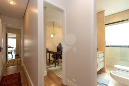 Apartamento de 233 m² à venda em Higienópolis com 4 dormitórios.