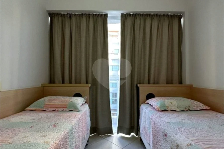 Apartamento à venda com 3 quartos, sendo 1 suíte,  em Riviera de São Lourenço, Bertioga, SP