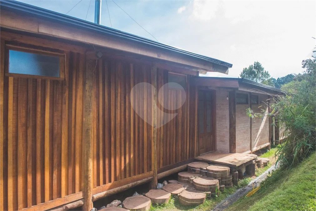 Vende-se Linda Casa Em Camanducaia - MG