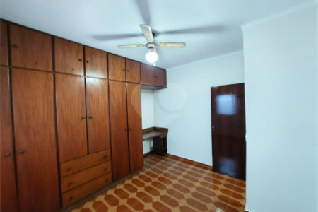 Casa térrea venda ou locação no bairro Chácara Parque Club